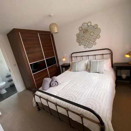 The Belfry 3 Bedrooms 2 Bathrooms Contractors & Family Higham Ferrers エクステリア 写真