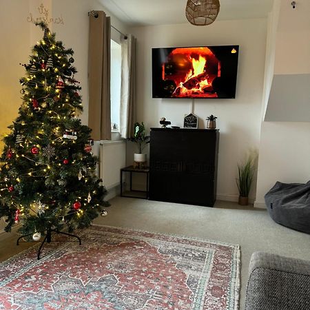 The Belfry 3 Bedrooms 2 Bathrooms Contractors & Family Higham Ferrers エクステリア 写真