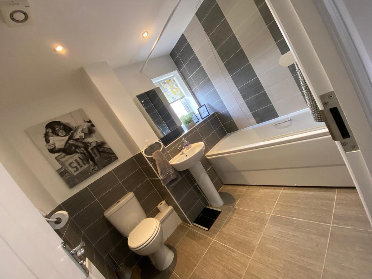 The Belfry 3 Bedrooms 2 Bathrooms Contractors & Family Higham Ferrers エクステリア 写真