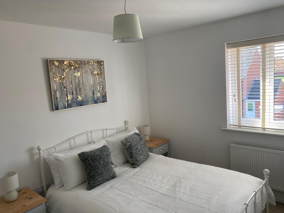The Belfry 3 Bedrooms 2 Bathrooms Contractors & Family Higham Ferrers エクステリア 写真