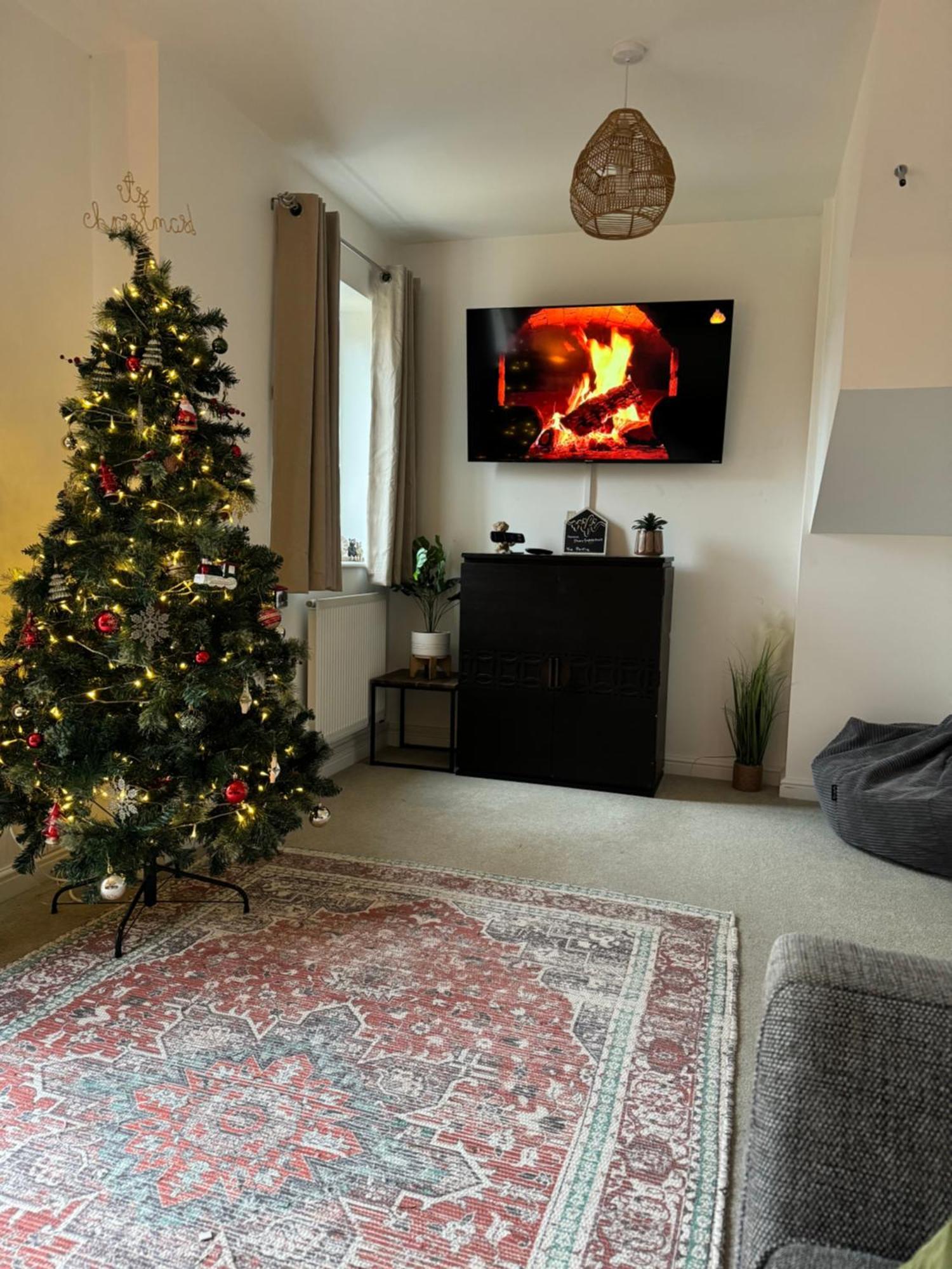 The Belfry 3 Bedrooms 2 Bathrooms Contractors & Family Higham Ferrers エクステリア 写真